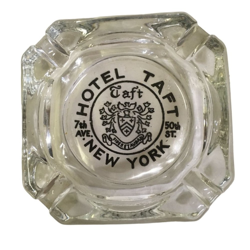 Vintage Hotel Souvenir Collectible Taft Hotel New York Ash Tray